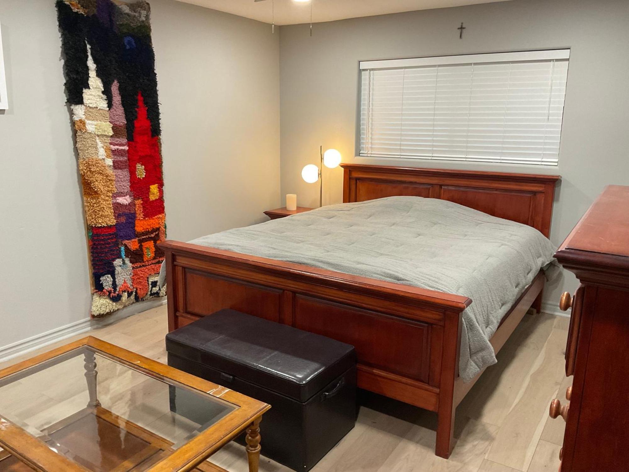A Luxury Master Bedroom In A Condo ロサンゼルス エクステリア 写真
