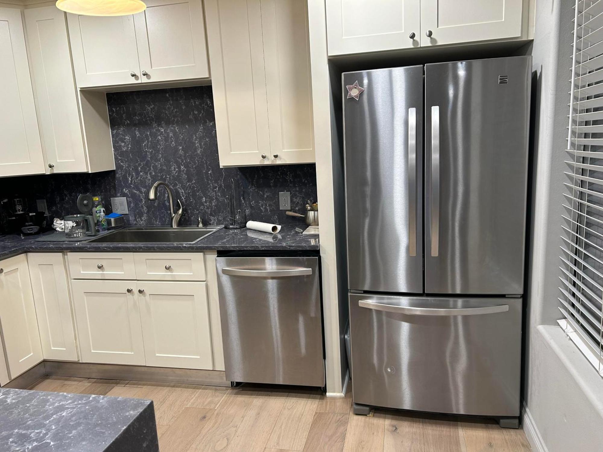 A Luxury Master Bedroom In A Condo ロサンゼルス エクステリア 写真
