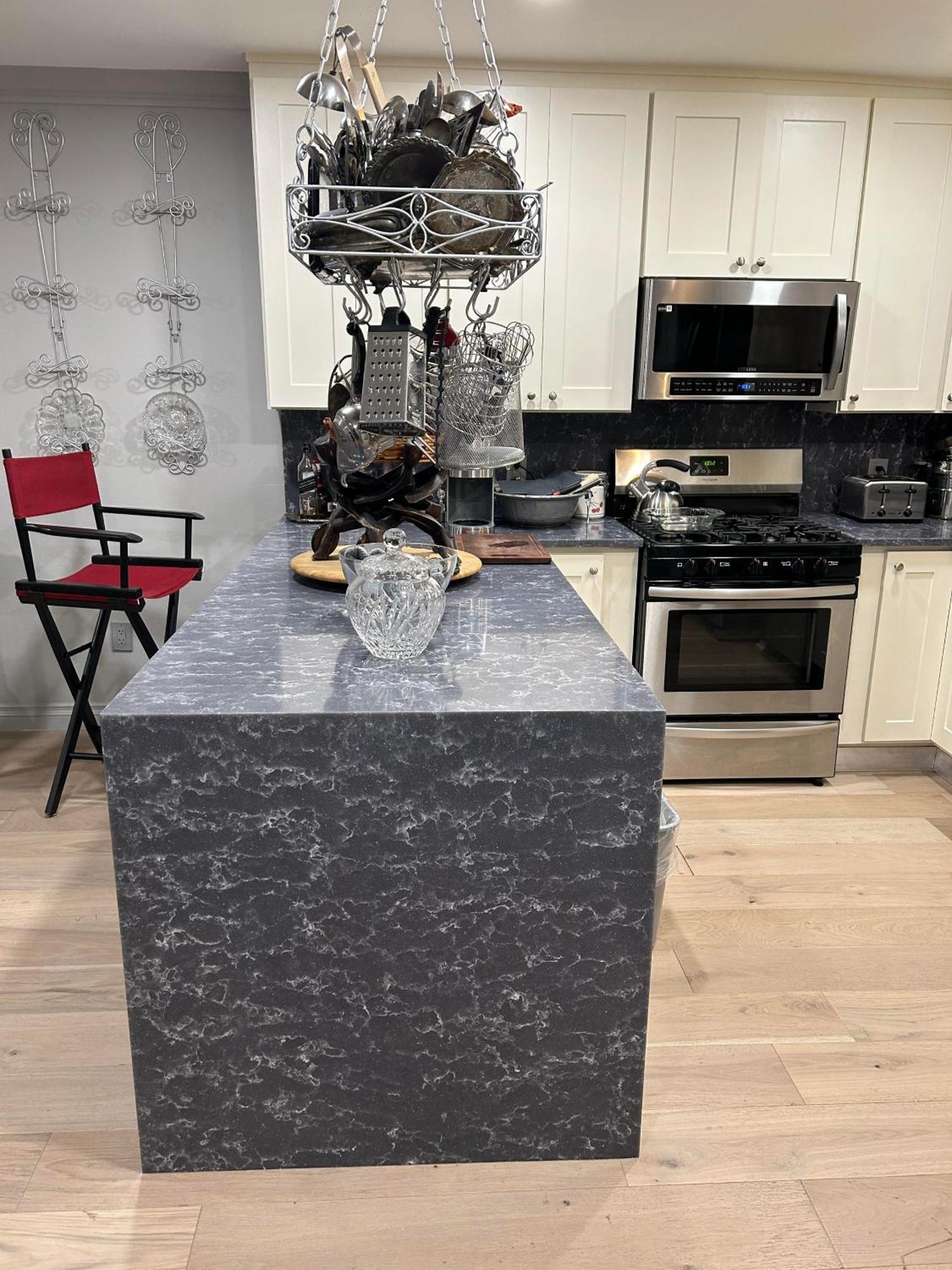 A Luxury Master Bedroom In A Condo ロサンゼルス エクステリア 写真